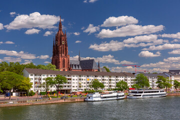 Wall Mural - Frankfurt St. Bartholomew's Cathedral on the banks of the Main river on a sunny summer day, Germany