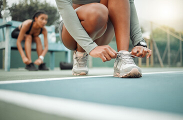 Canvas Print - Workout, women and hands tie shoes before training for cardio, match or fitness preparation. Floor, sports and feet of athlete friends for prepare, fasten sneakers or ready to start on tennis court