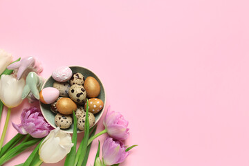 Wall Mural - Composition with plate of Easter quail eggs, bunnies and tulip flowers on pink background