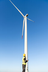 Canvas Print - Engineer with digital tablet controls wind turbines