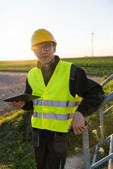 Aufkleber - Engineer with digital tablet controls wind turbines