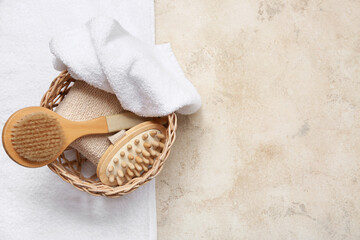 Canvas Print - Composition with clean soft towels, wicker box and body massage brushes on grunge background, closeup