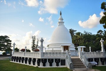 Statue of Lord Buddha at Nagadeepa Purana Vihara, Nainativu, Jaffna, Sri Lanka.
Translation: 