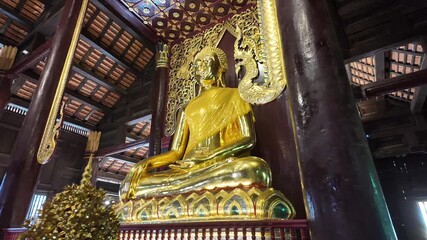 Wall Mural - Amazing Buddhist temple in Chiang Mai - Thailand.