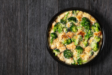 Canvas Print - Chicken Divan with broccoli and panko, top view