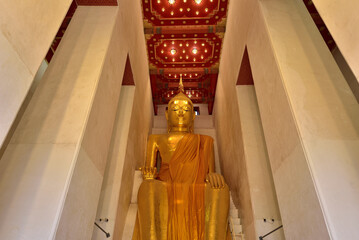 Wall Mural - Wat Pa Lelai Worawihan is the most famous landmark in Suphan Buri, Thailand 