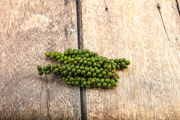 Poster - Green pepper corn on the branch