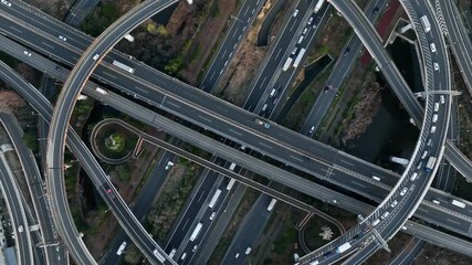Fototapete - 高速道路のジャンクション　ドローン空撮