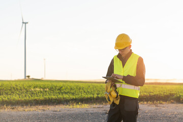 Aufkleber - Engineer with digital tablet controls wind turbines
