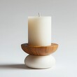© Kin no Hikari - A beautifully crafted candle holder featuring a white candle atop a wooden base, perfect for adding elegance to any space.