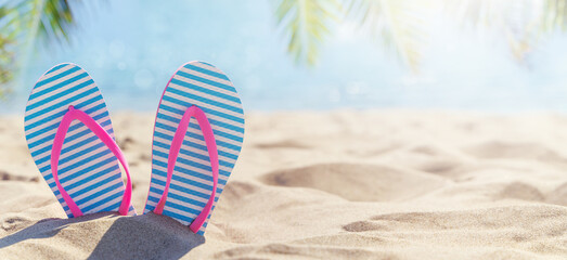 Poster - Flip flops on the sea beach