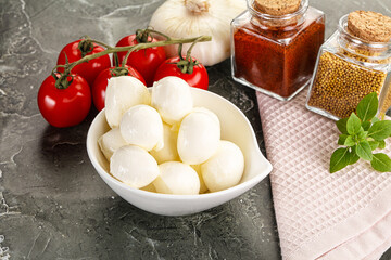 Canvas Print - Mini mozarella cheese bolls heap