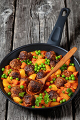 Canvas Print - turkish meatball stew, sulu kofte, in a pan