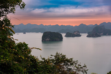 Wall Mural - Beautiful landscape of Ha Long bay in Vietnam on sunset, many islands and boats