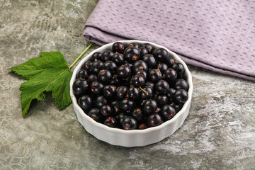 Wall Mural - Ripe black currant in the bowl