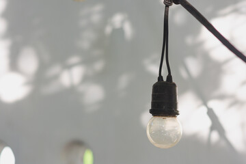 Decorative light bulbs in a restaurant