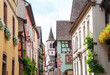 © guitou60 - Vue de l'église catholique Sainte-Marguerite depuis le centre-ville de Riquewihr