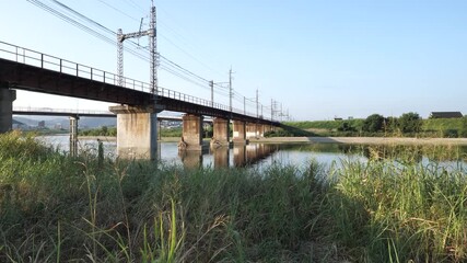 Wall Mural - 大和川を渡る近鉄道明寺線の電車