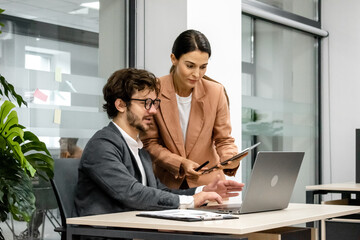 Wall Mural -  Employees participating in a brainstorming session in an office conference room. A perfect shot to illustrate a dynamic and creative work environment