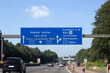 © hkama - Autobahntafel auf Autobahn A1 kurz vor Kreuz Leverkusen-West