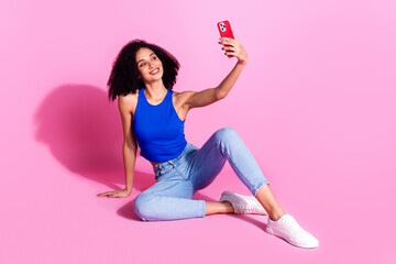 Poster - Photo of smiling girl sitting using cell phone make selfie photo isolatedpastel color background