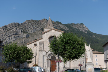 church in sisteron with the mountain as the background