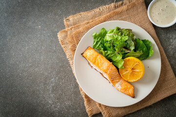 Sticker - fried salmon steak with lemon and vegetable