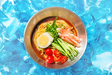 Wall Mural - ひやし中華　Summer noodle dish, chilled Chinese noodles