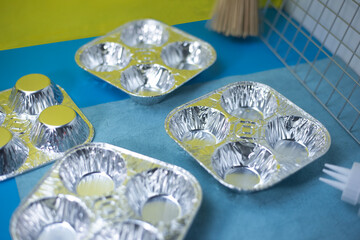 Foil cups, ready for dessert. or various foods at parties or various occasions Foil cups are convenient containers that can be used with heat, microwaves, or steamers, so they are popular these days