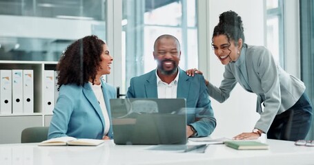 Aufkleber - Business, people and clapping in office, laptop and success of pitch, desk and collaboration in company. Corporate, women and reading of email by man, proposal and congratulations for deal and bank