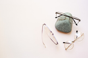 Canvas Print - Flat lay of eyeglasses with different lenses, top view. Eyes healthcare concept