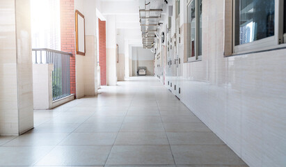 Canvas Print - Clean hallway in school building