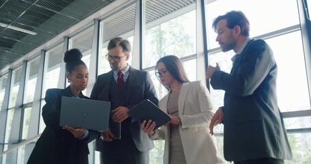 Aufkleber - Modern Multiethnic Office Meeting: Ambitious Motivated Businesspeople Discussing Financial Strategy with Partners and Pitching New Ideas. Diverse Team of Men and Women Talk in a Hall and Use Computers