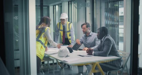 Aufkleber - Civil Engineer and an Architect Making a Presentation for a Construction Project Tender in Front of a Financial Institution Representatives. Architectural Bureau in Talks of Building a Modern Hospital