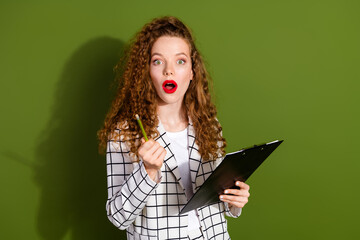 Poster - Photo portrait of attractive young woman amazed interviewer dressed stylish white plaid clothes isolated on khaki color background