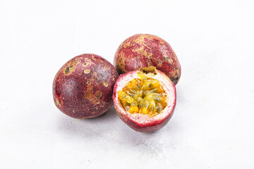 Canvas Print - Tropical exotic Maracuya Passion fruit