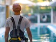 © dip - A worker is looking at the swimming pool