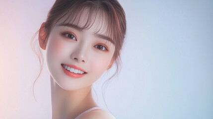 Fototapete - 美肌の若くて可愛いアジア女性モデル｜笑顔で白い歯が輝く美容ポートレート
