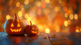 Dynia w kolorze pomarańczowym leżąca na drewnianym stole, na tle z bokeh w odcieniach ciepłych barw.