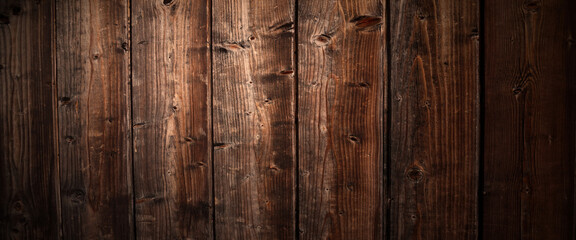 Rustikale Holztextur als Hintergrund mit dunklen Brettern