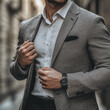 © Adrien - 수트입은 남자