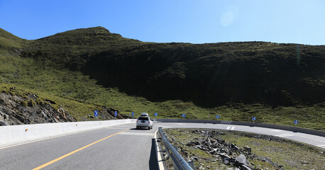 Canvas Print - Road trip on high elevation mountains