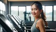 © ochikosan - ランニングマシンで運動する若い女性(Young woman exercising on a treadmill, wearing stylish workout clothes)