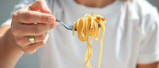 Canvas Print - Close up of woman's hand holding a fork with spaghetti