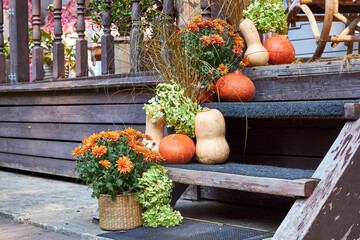 Autumn entryway decor, staircase decor with pumpkins and fall flowers