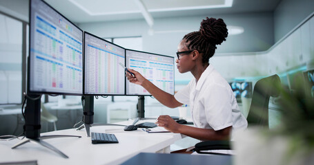 Aufkleber - Hospital Doctor Using Spreadsheet For Billing Codes On Desktop