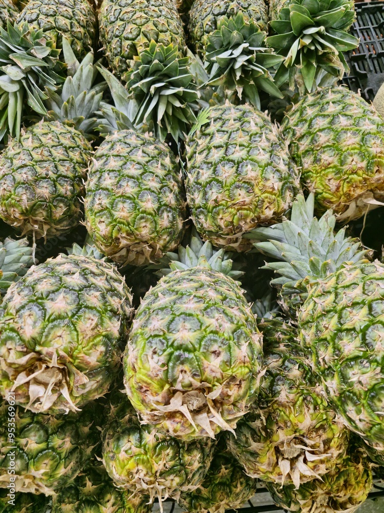La piña oro miel es una fruta tropical con un sabor dulce y que se ...