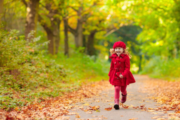 Wall Mural - Little girl in autumn park