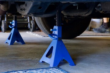 heavy duty jack stands support the vehicle off the ground