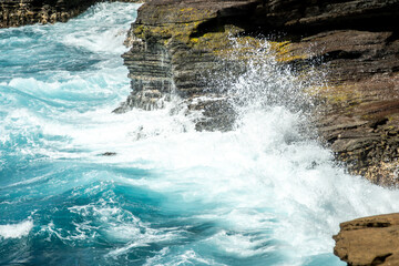 hawaii oahu coast waves crashing into cliffs